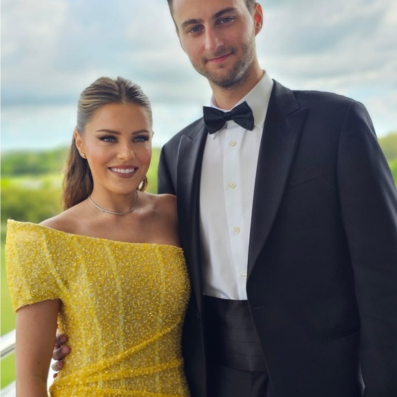 Elegant Yellow Evening Gown - Picture 5 of 5